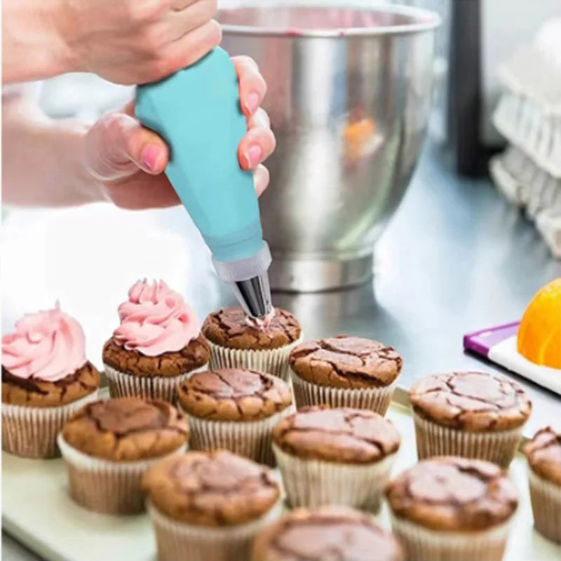 Easy Bake Piping Kit with Silicone Bags and Tips - Halri