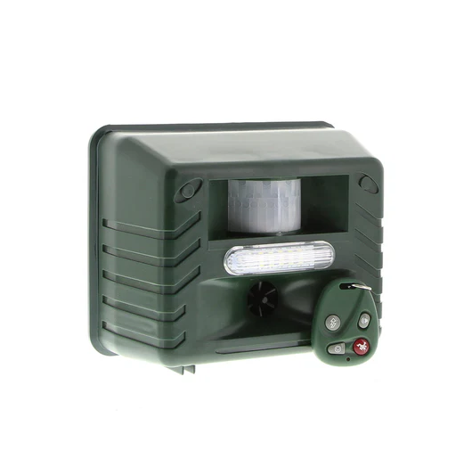Outdoor Bird Repellent with Flashing Light - Halri