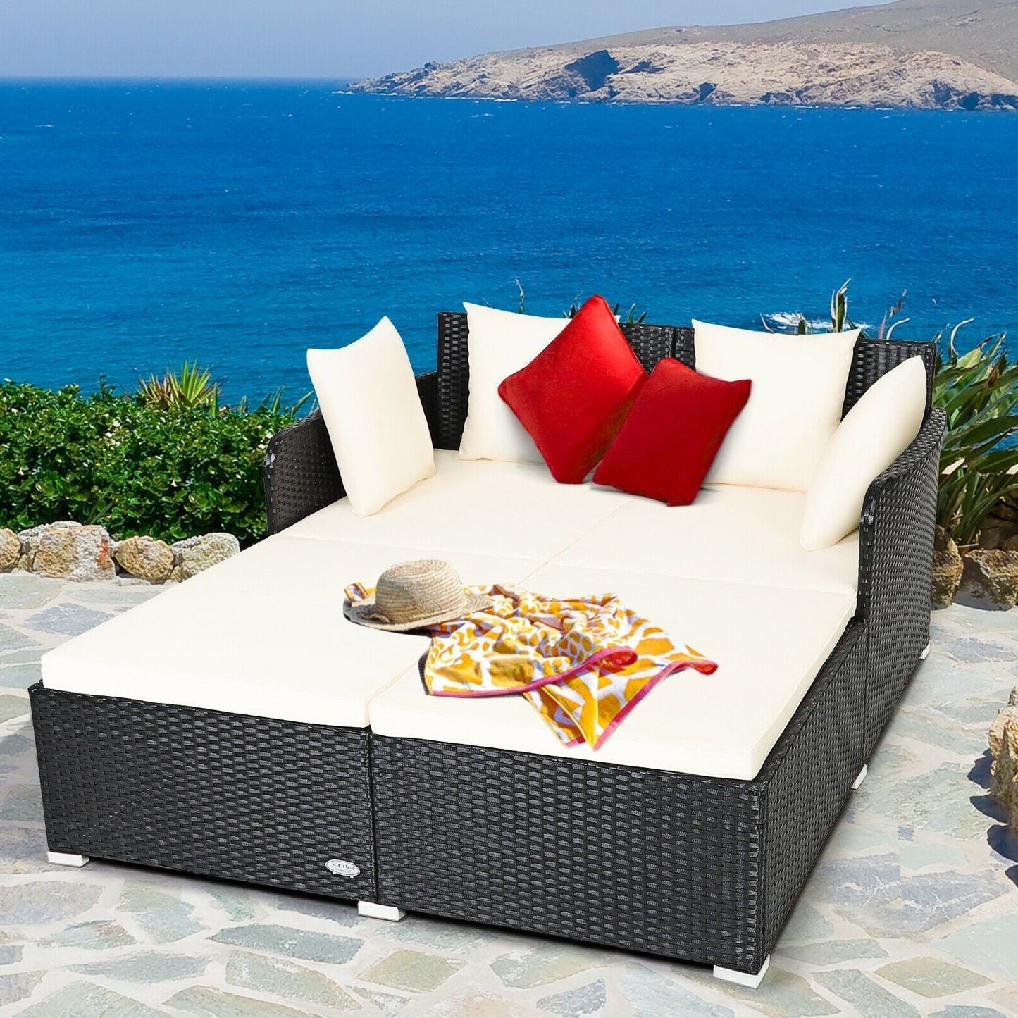 Comfortable Wicker Garden Daybed with Thick Cushions
