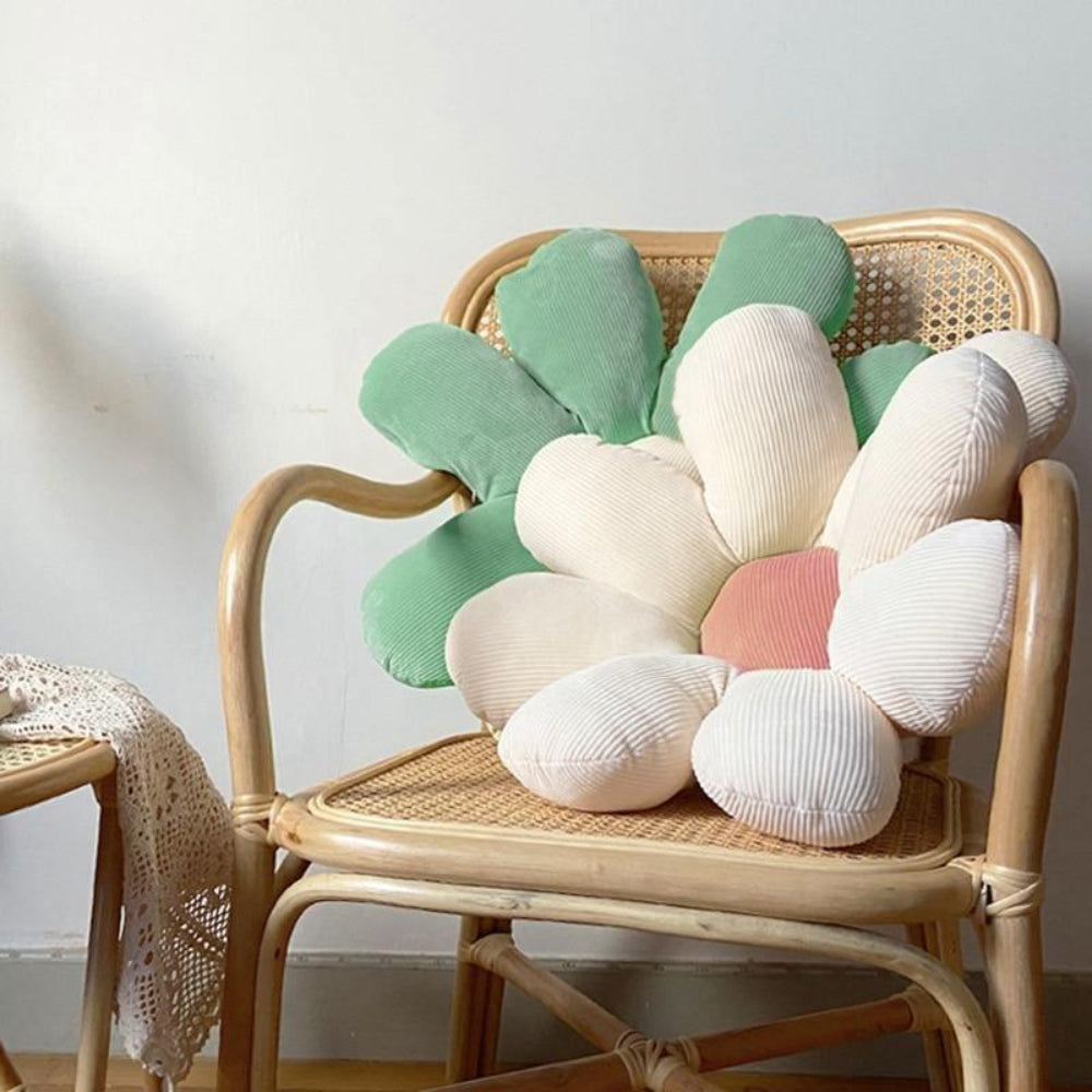 Flower-Shaped Decorative Cushion – Ultra-Soft Accent Pillow for Couch, Cozy Plush Throw Pillow for Home Decor 3