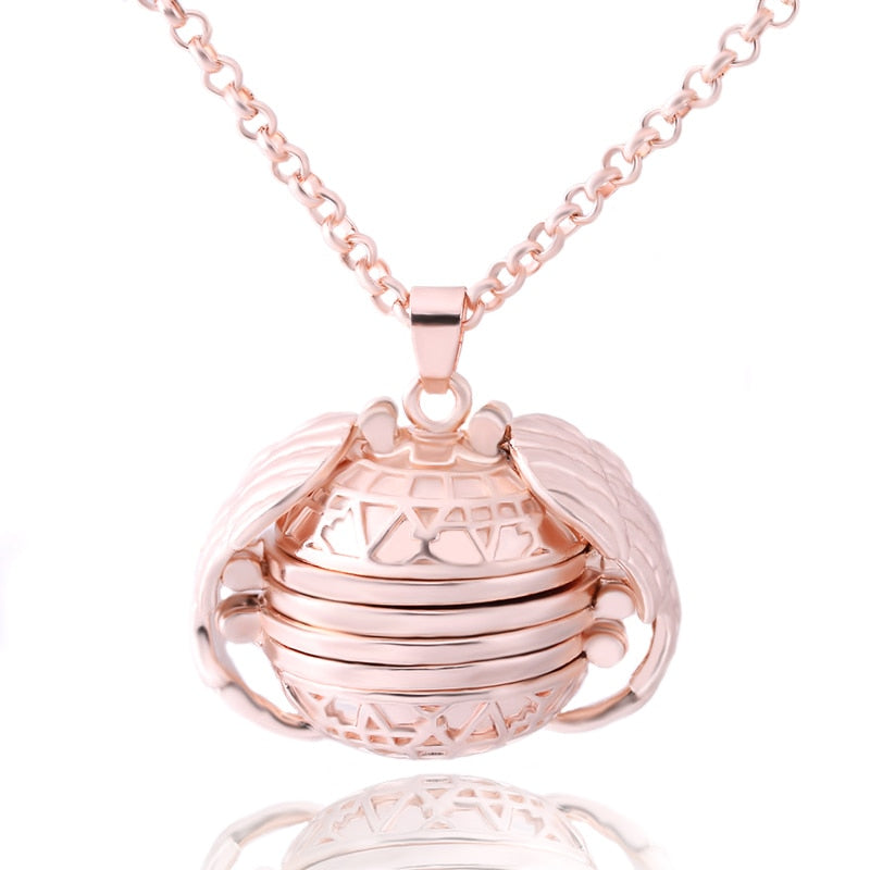 Vintage Wing Shaped Picture Pendant Necklace