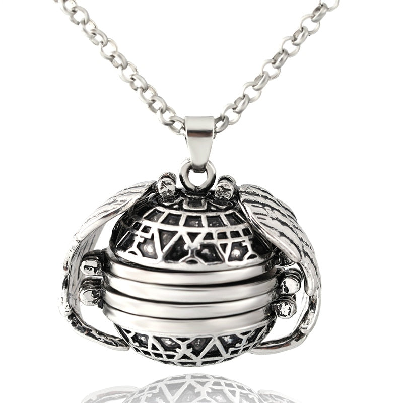 Vintage Wing Shaped Picture Pendant Necklace