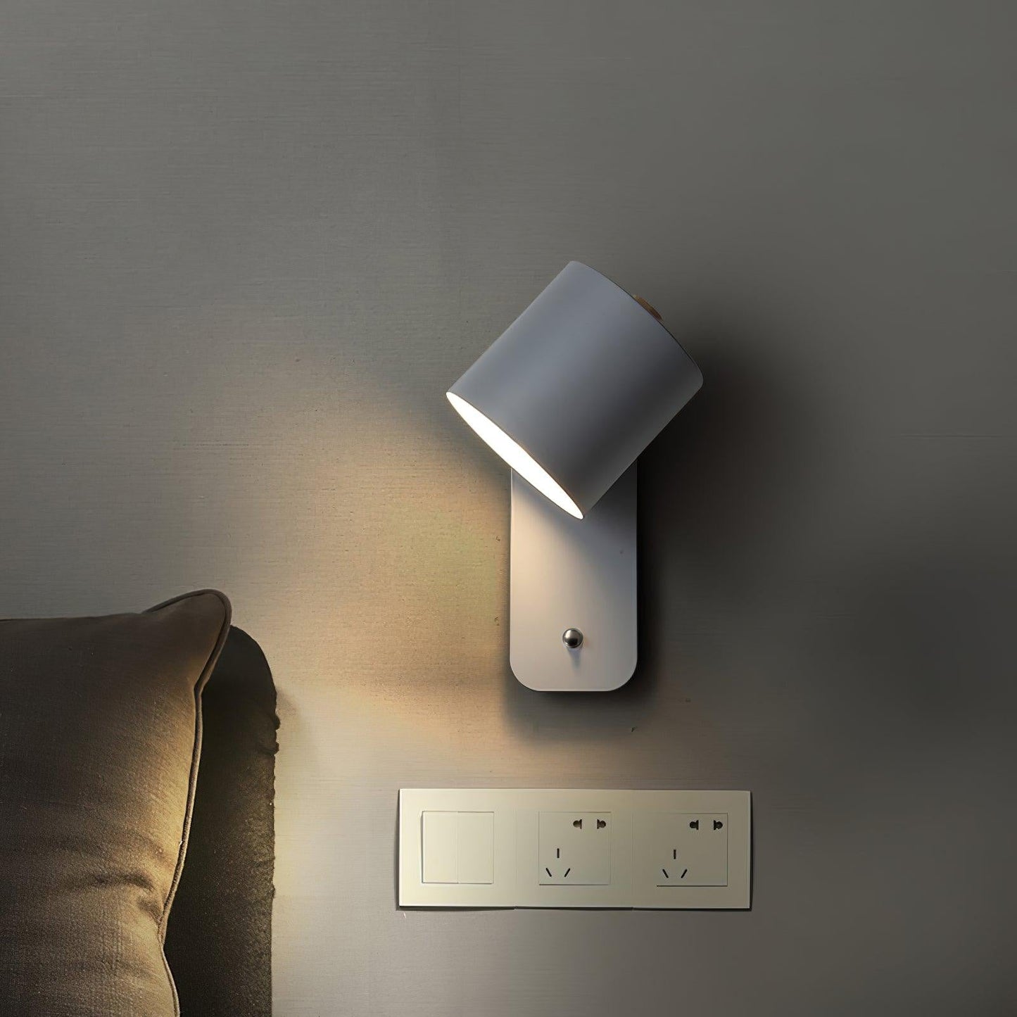 Adjustable LED Wall Light with USB Charger - Halri