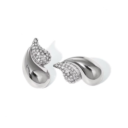 Luxurious 18k Gold Diamond Drop Earrings
