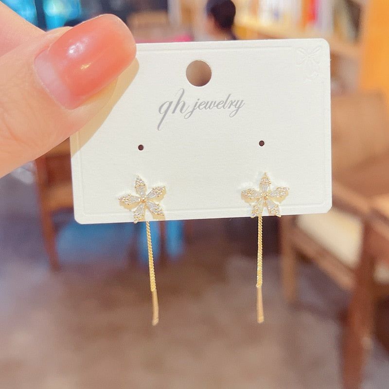 Beautiful Floral Drop Chain Earrings - Halri