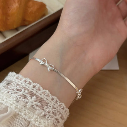 Delicate Bow Pattern Necklace and Bracelet Set