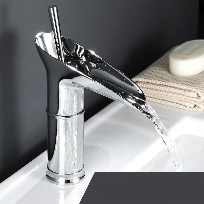 Vintage Single Handle Cascade Kitchen Faucet