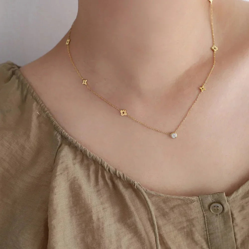 Elegant Flower Pendant Necklace - Halri