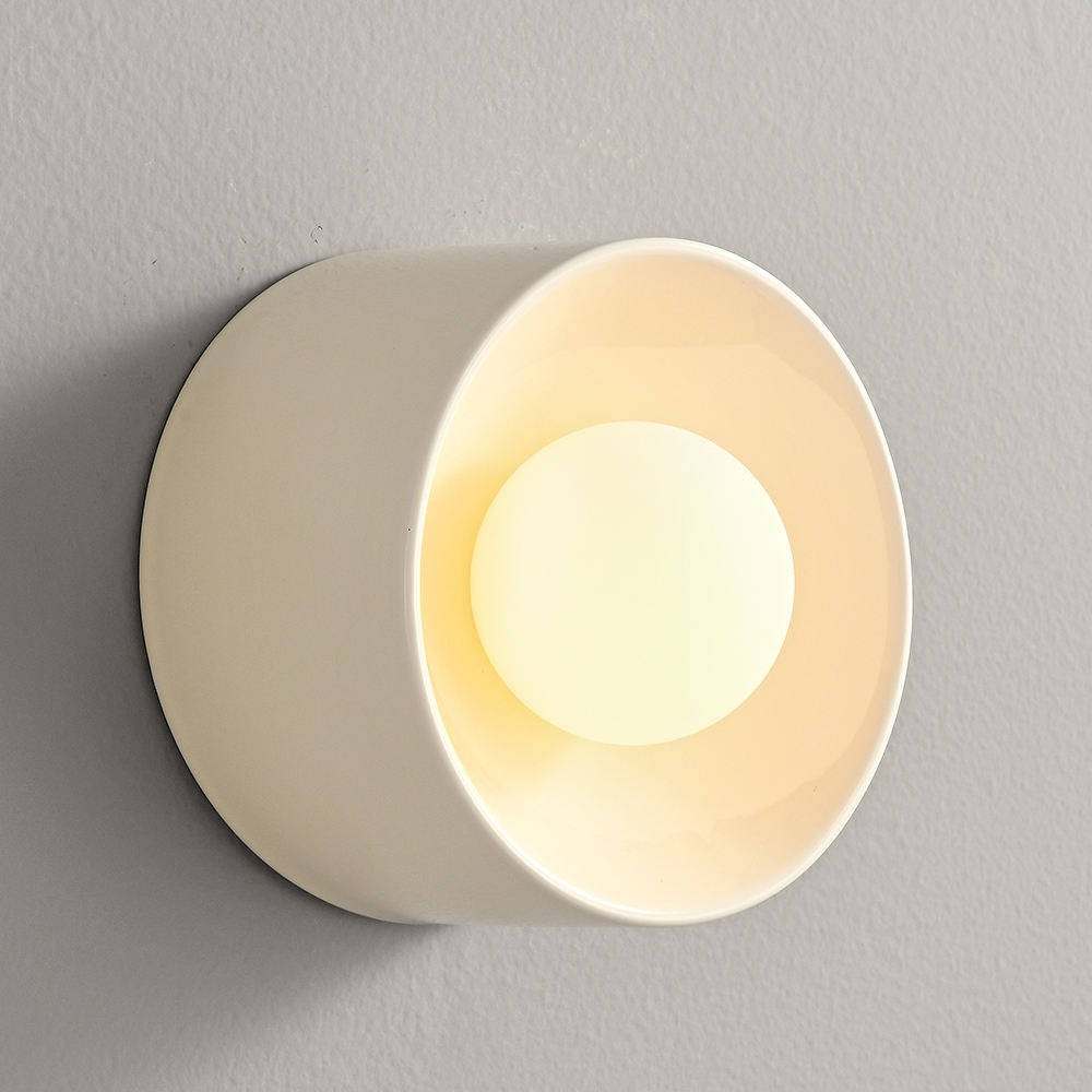 Sleek Contemporary Black Wall Light - Halri