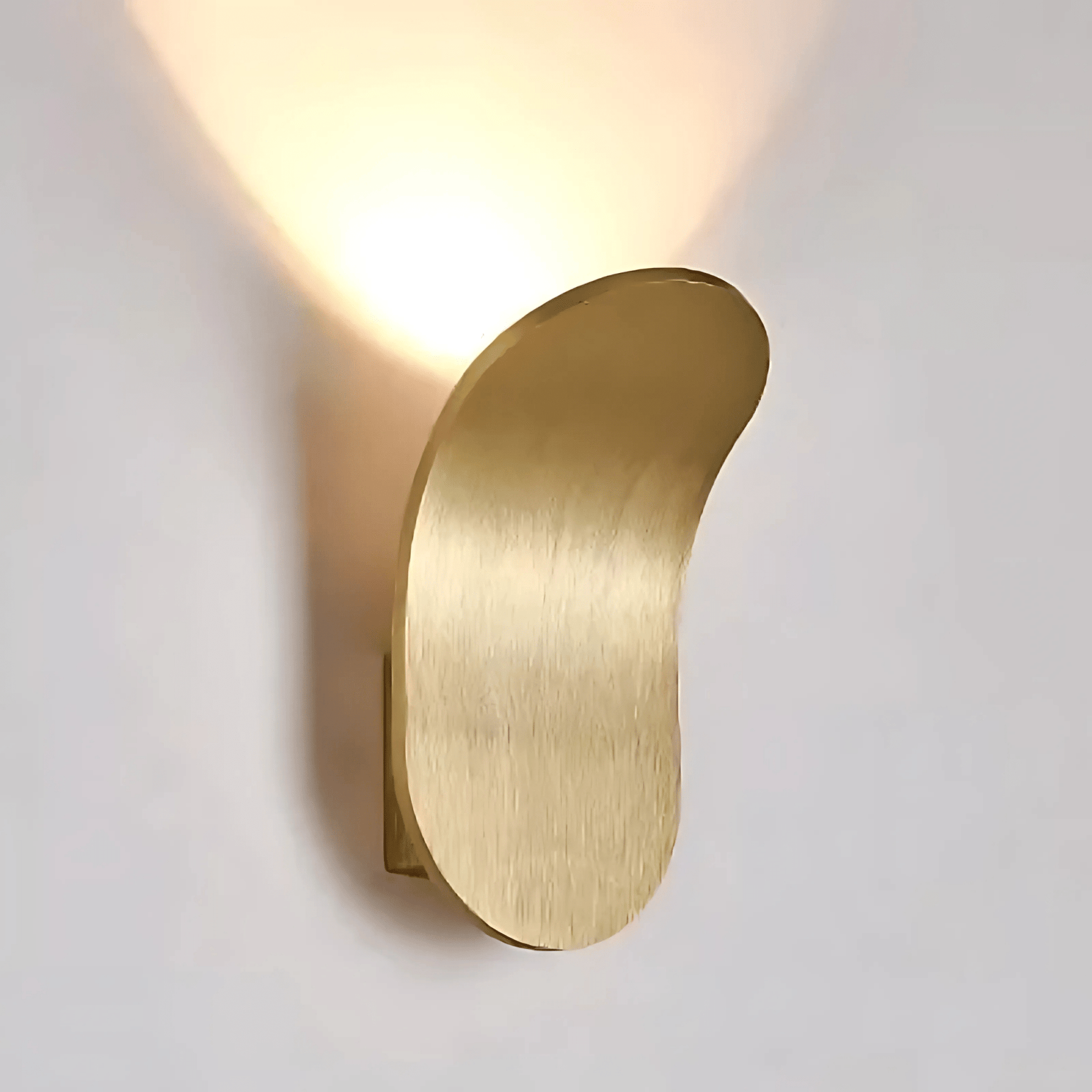 Sleek Metal Wall Light – Simple Chic Home Lighting - Halri