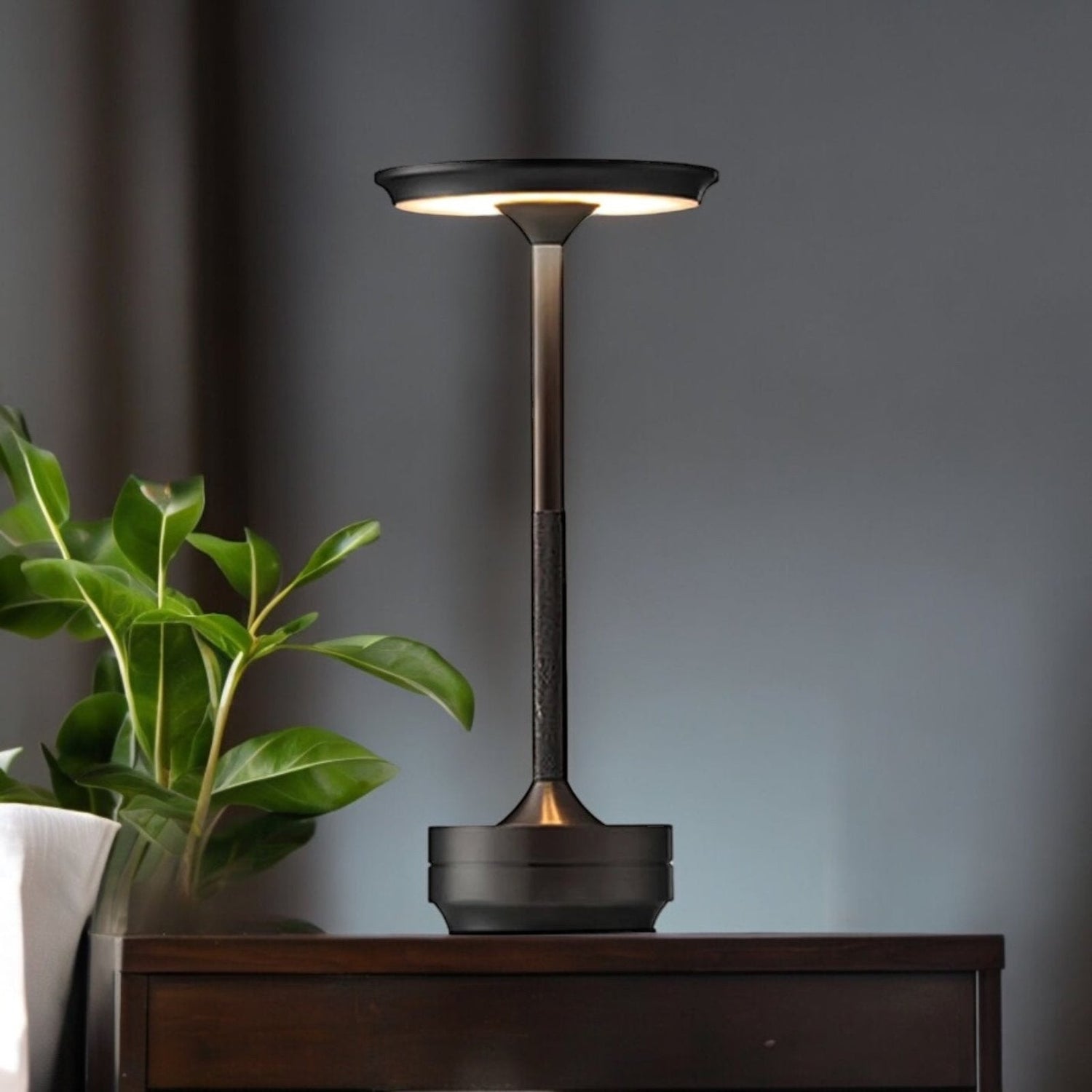 Wireless Charging Contemporary Desk Lamp - Halri
