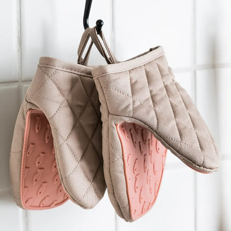 Fun Fish Shaped Oven Mitt Set - Halri