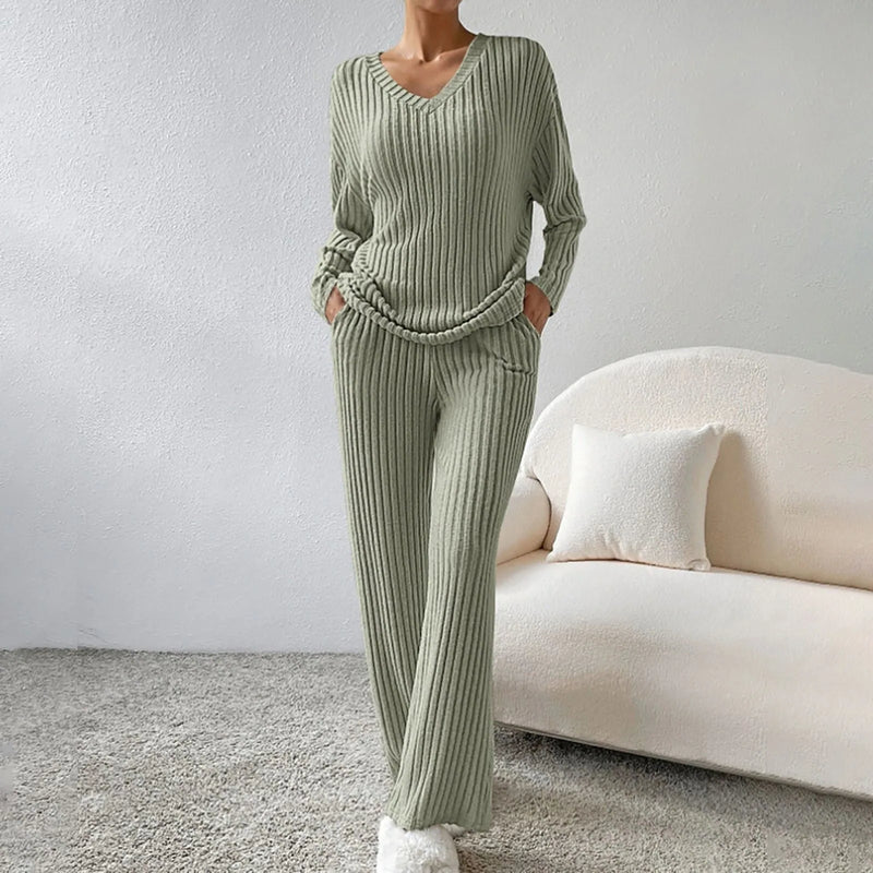 Warm Ladies 2-Piece Winter Outfit