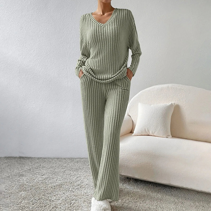 Warm Ladies 2-Piece Winter Outfit