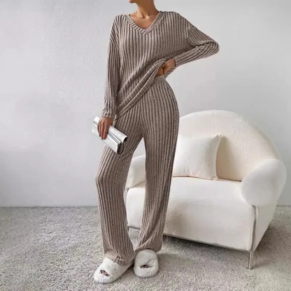 Warm Ladies 2-Piece Winter Outfit