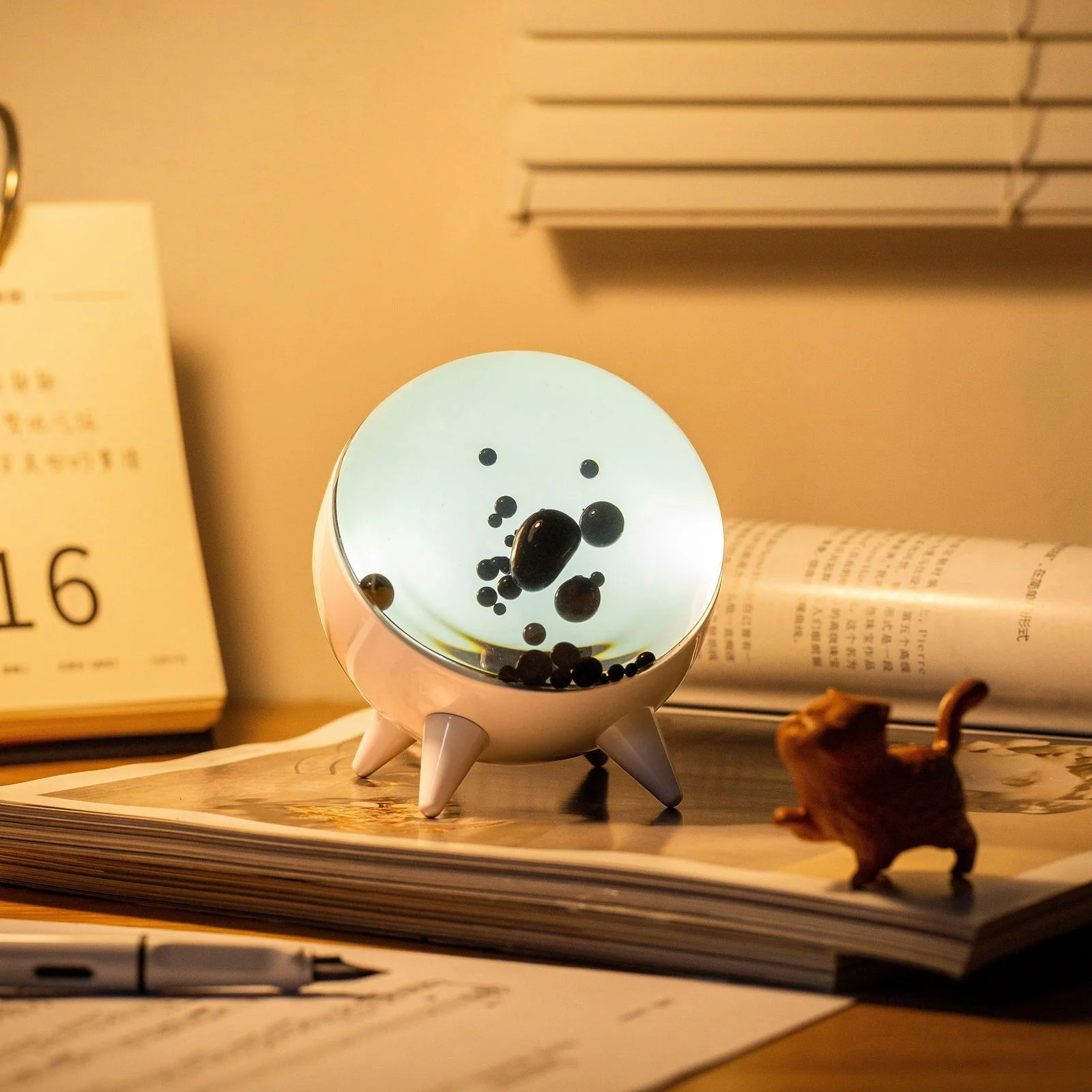 Colorful Liquid Desk Lamp - Halri